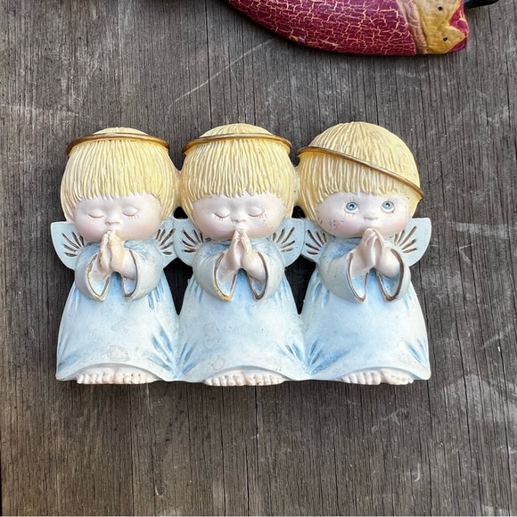 Vintage 90s Praying Angles and Flying Angel Refrigerator Magnets Set of Two - Picture 2 of 5